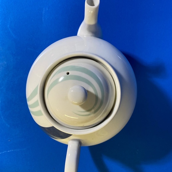 Vintage Tea Pot by Tuscany - Picture 3 of 6